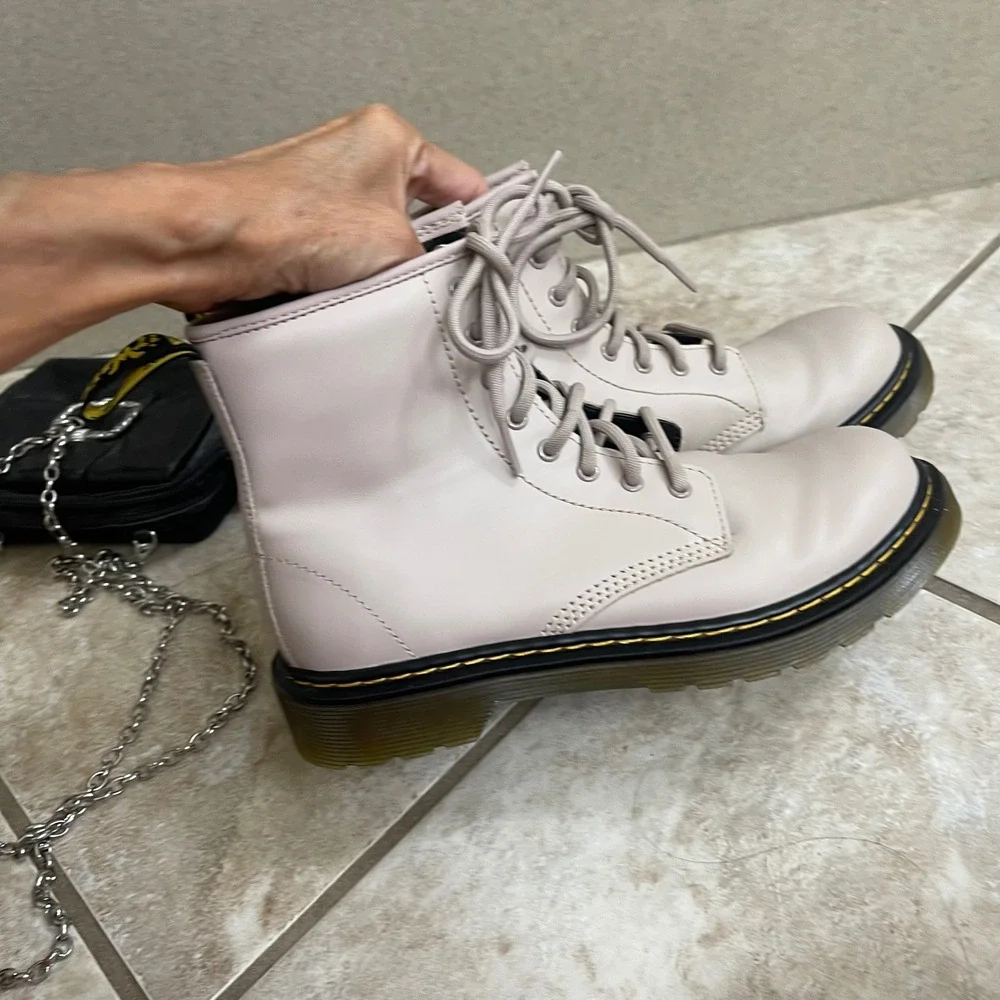 Dr Martens 25634 Kids Beige Leather Side Zip Combat Boots Size 3 US 2 UK euc